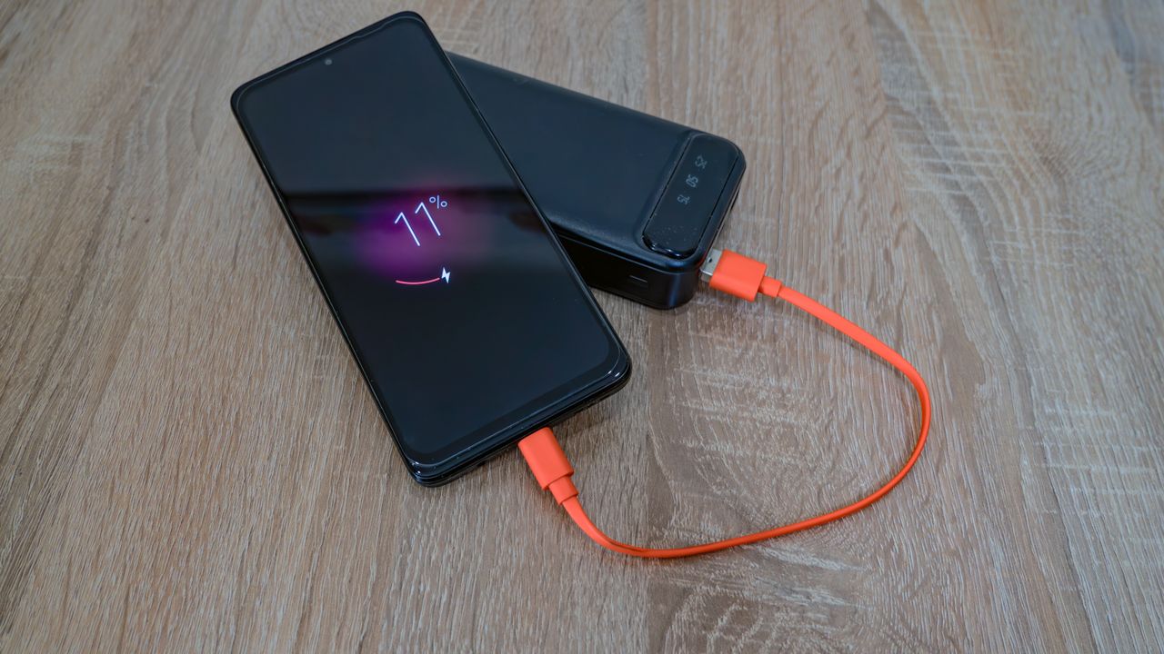 How to Choose a Power Bank That Actually Fits Your Phone